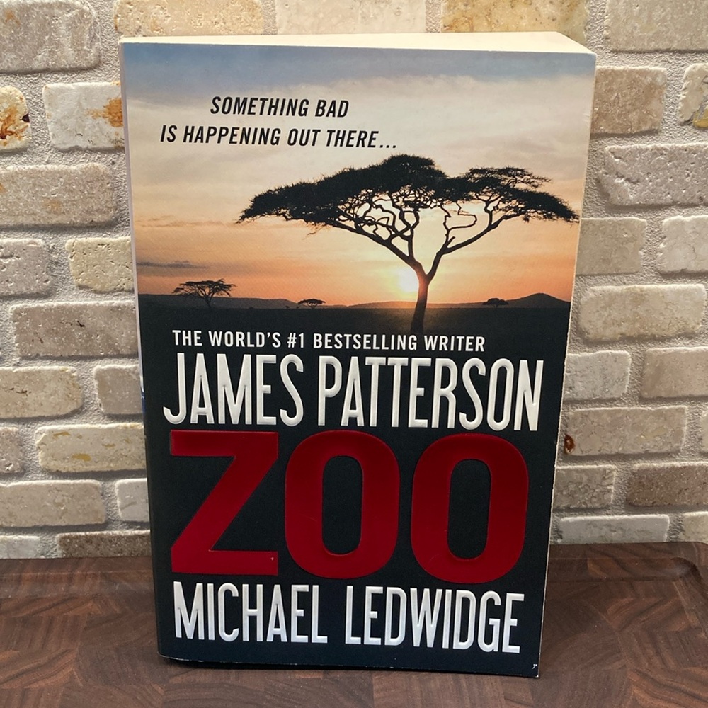 Paperback Bestseller Zoo by James Patterson